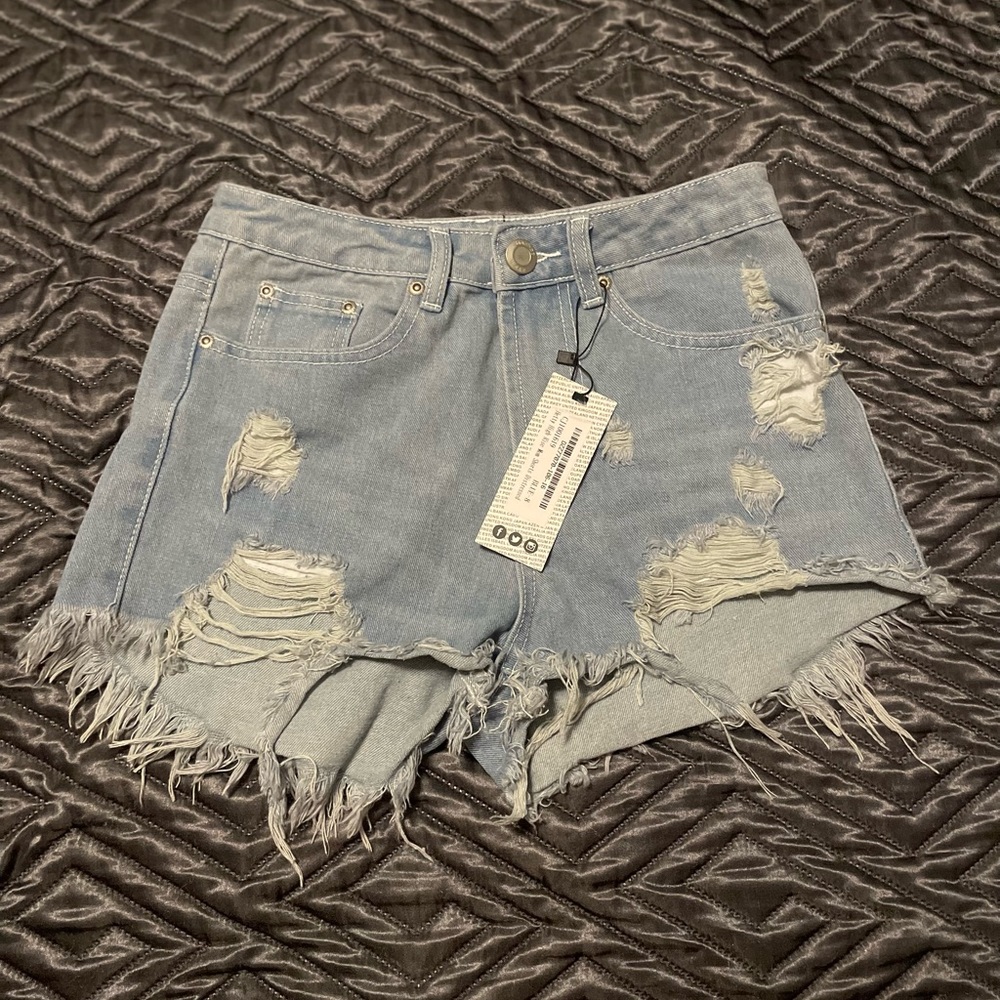 NWT distressed BooHoo Blue shorts size 4